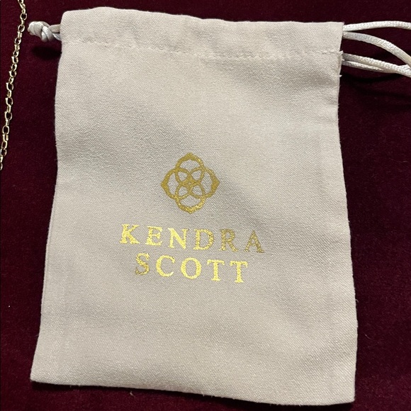 Kendra Scott Abbie long pendant NWT - Picture 6 of 13